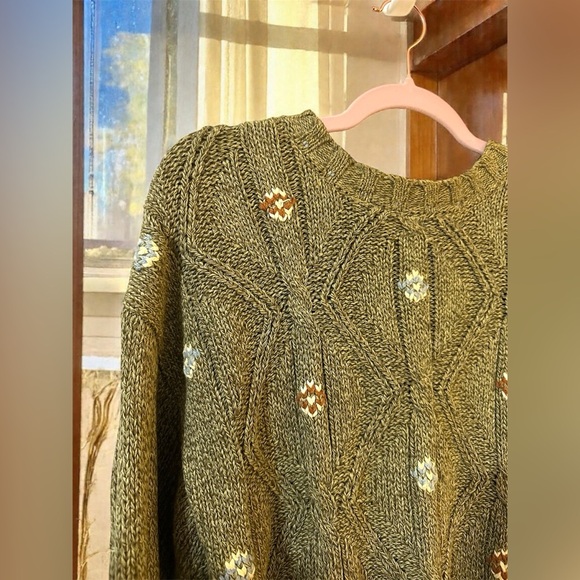 Liz Wear Vintage Cable Knitted Sweater with Embroidered Flowers and Hearts - Picture 7 of 8